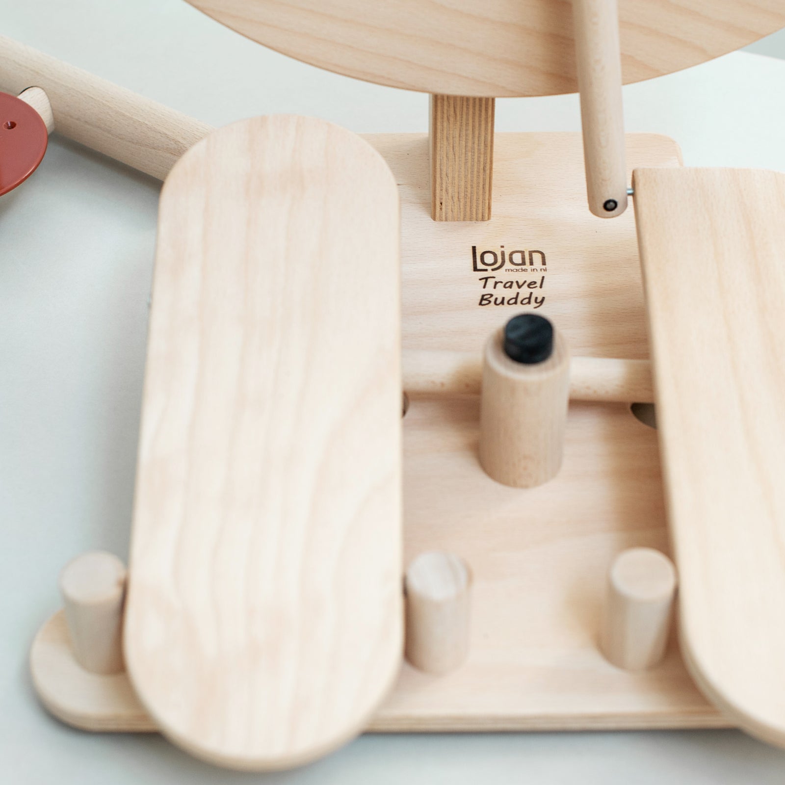 Lojan: Travel Buddy Spinning Wheel with Backpack