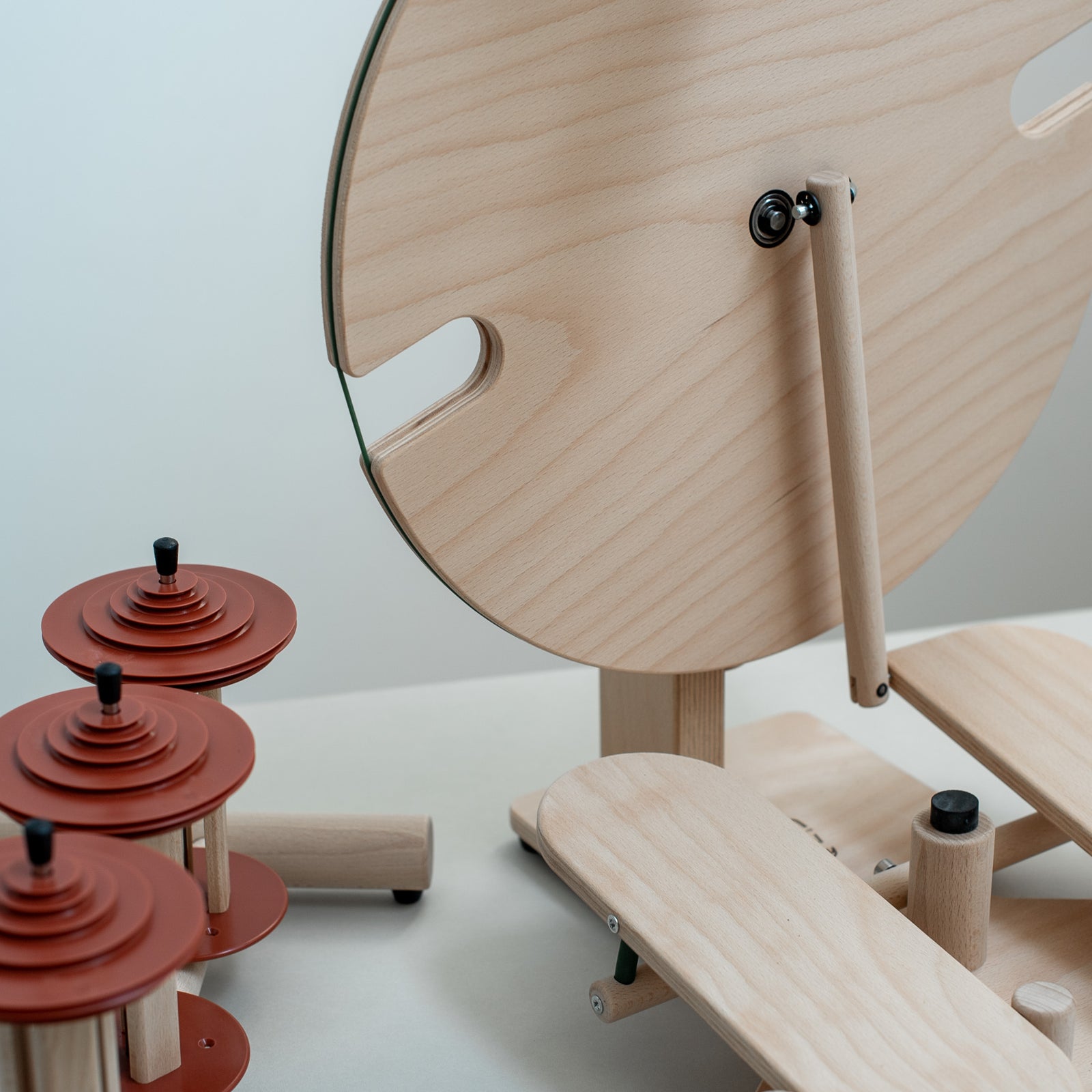 Lojan: Travel Buddy Spinning Wheel with Backpack