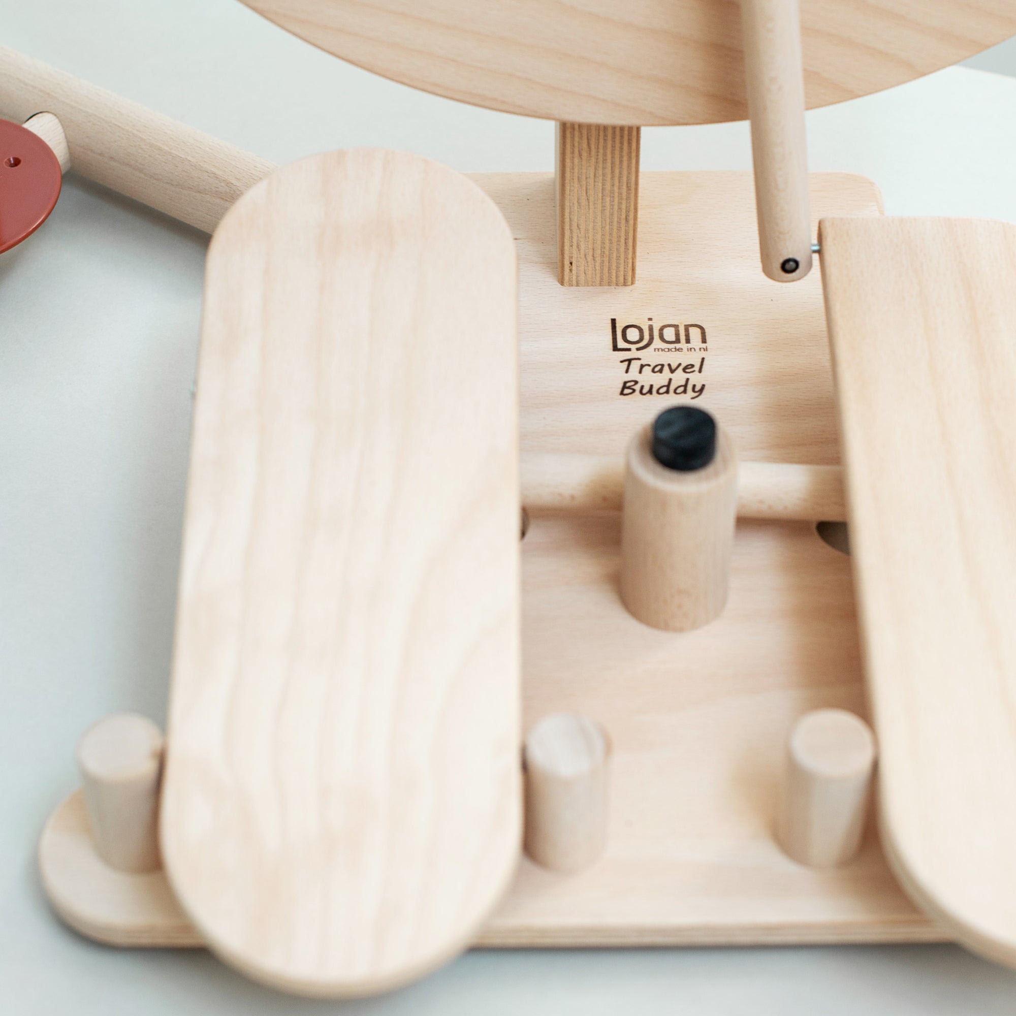 Lojan: Travel Buddy Spinning Wheel with Backpack