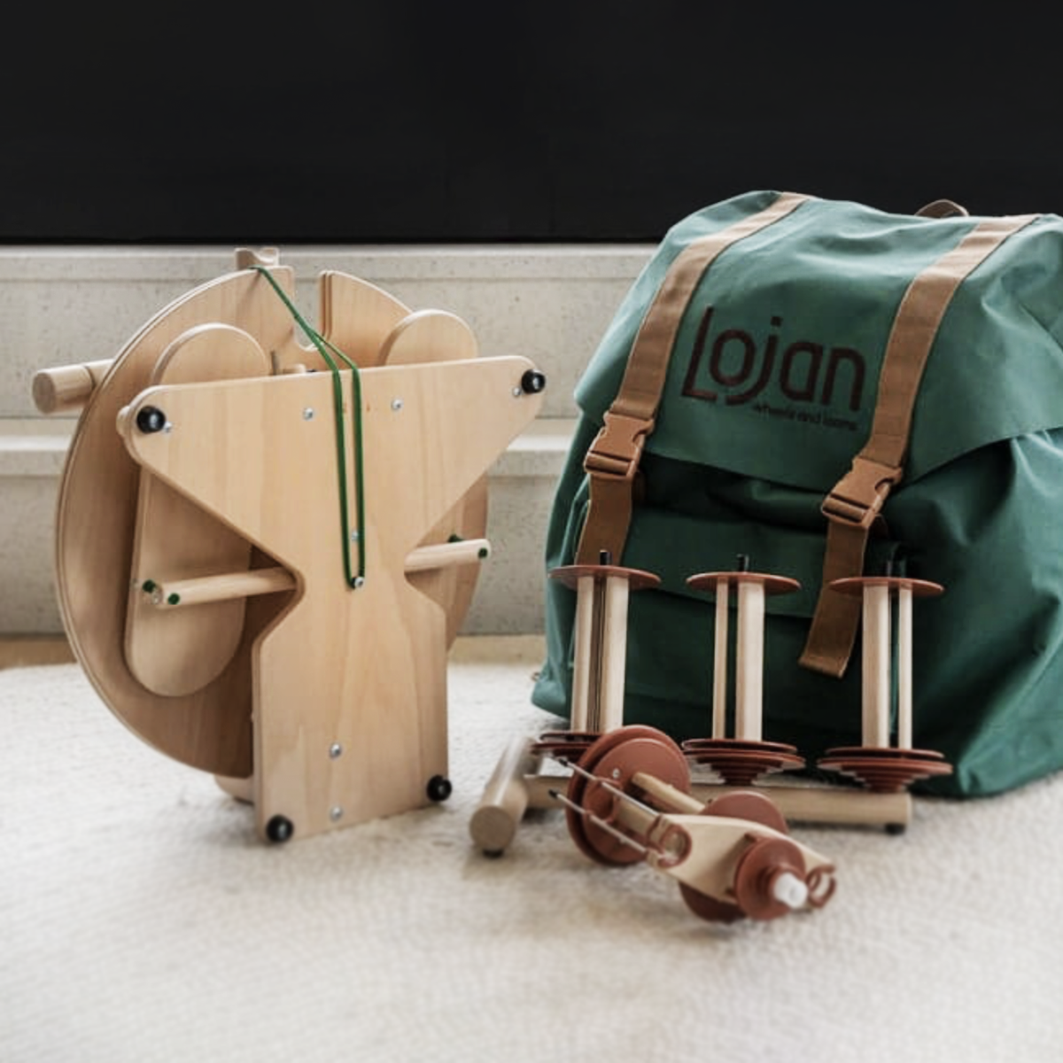 Lojan: Travel Buddy Spinning Wheel with Backpack