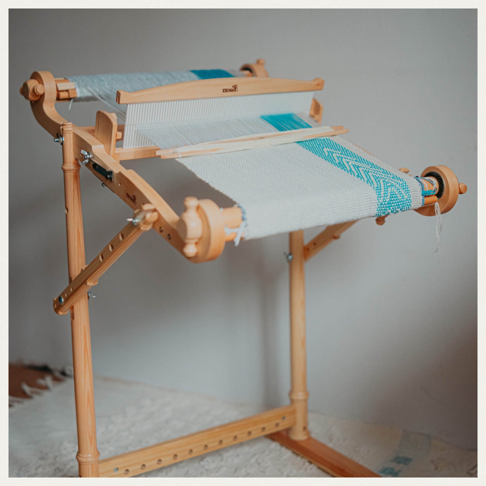 Kromski: Weaving The Harp Forte Rigid Heddle Loom