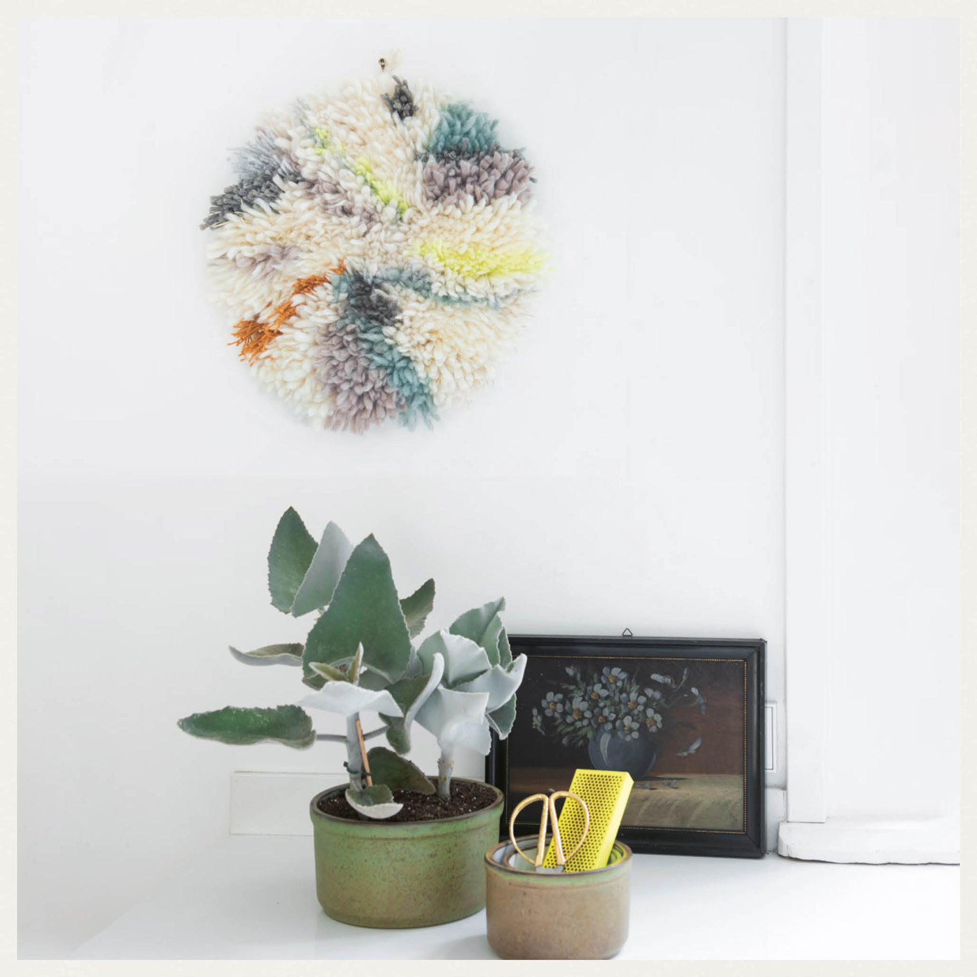 Latch Hook Kit: Circle of Yarn