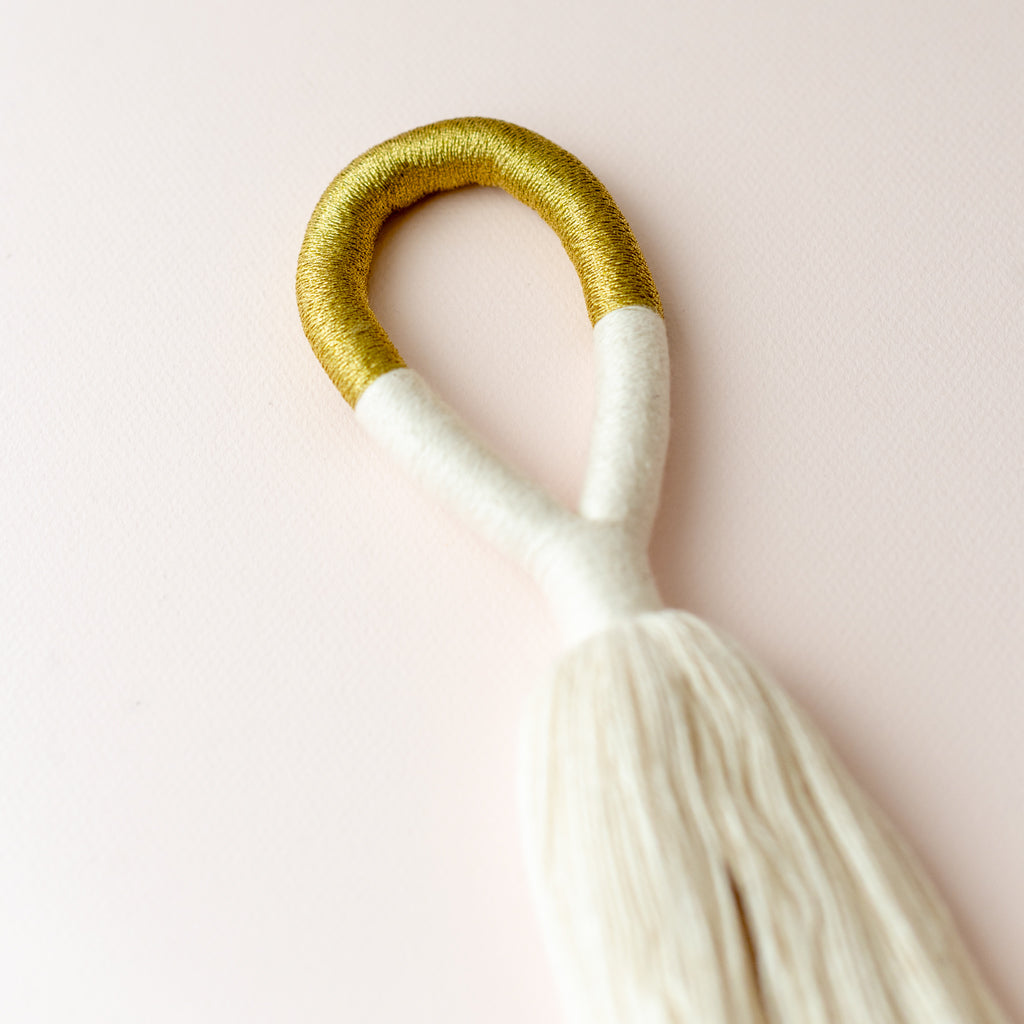 KOEL Handmade: Tassel - White