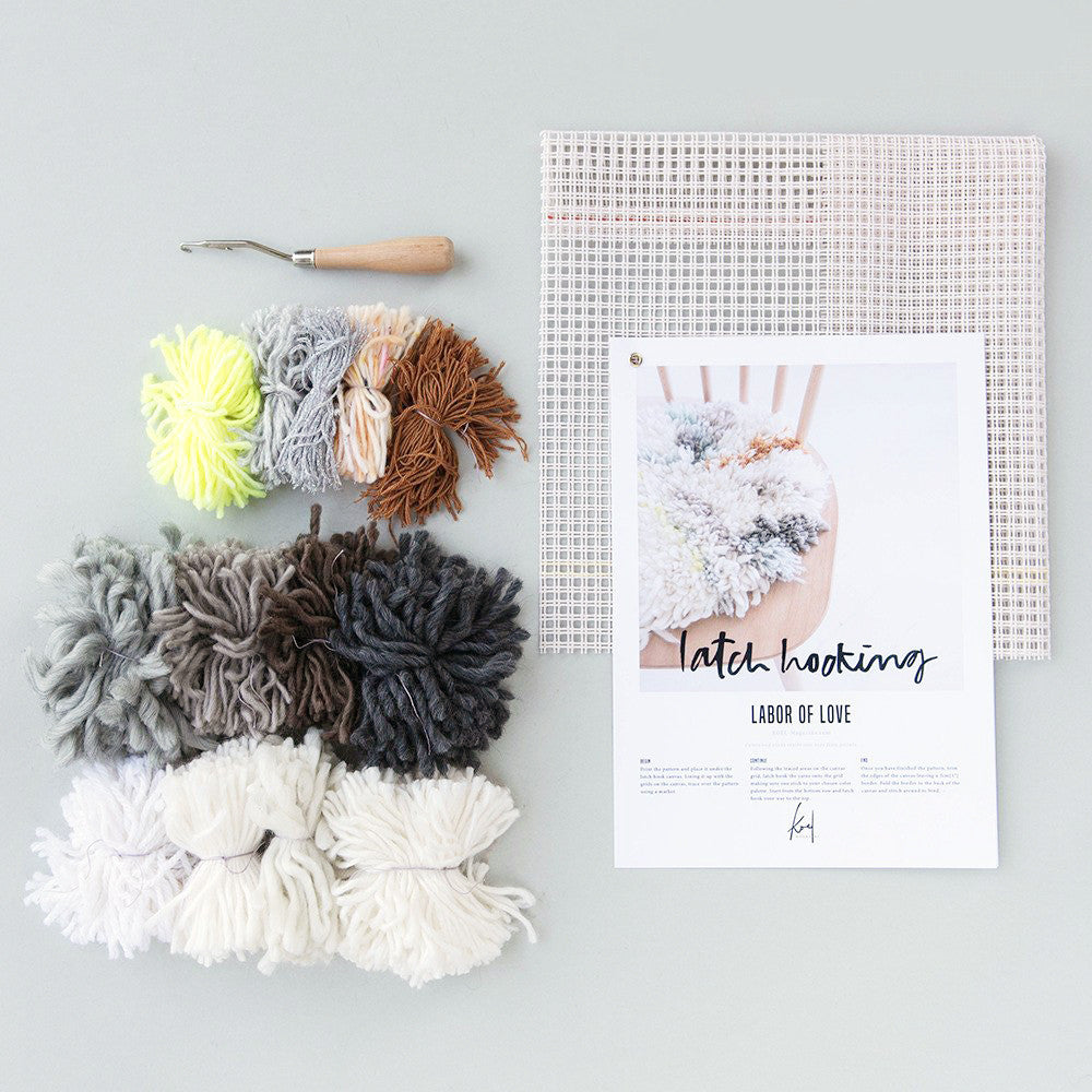 Latch Hook Kit: Circle of Yarn